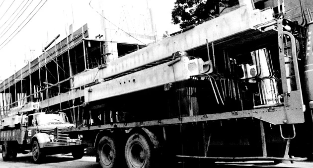 2階床完成（3階柱梁搬入）